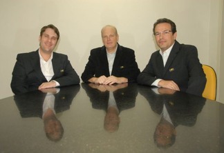 Da esquerda para direita: Douglas Ficher Fazanaro, diretor administrativo, Luiz Carlos Bróglio, diretor técnico comercial e Marcos Antônio Bróglio, diretor industrial