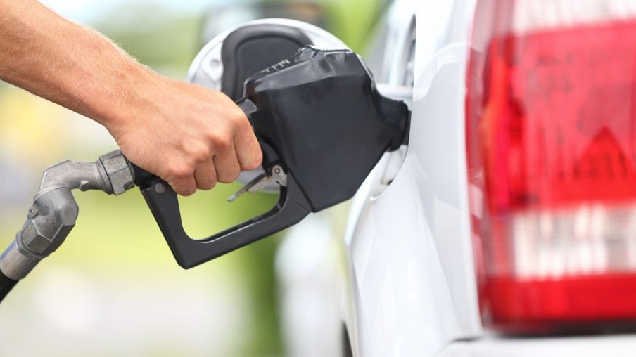 Gasolina sobe e postos não repassam a queda do etanol