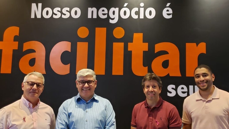 Na foto com Marcelo Trovati – CEO, Rodrigo Crivellenti – CFO e Rodrigo Triginelli - Gerente de Marketing e Comunicação Corporativa