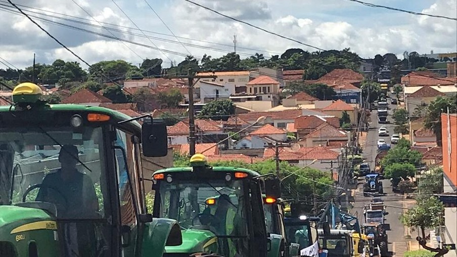 Produtores rurais realizam movimento pró-Bolsonaro neste sábado (15)