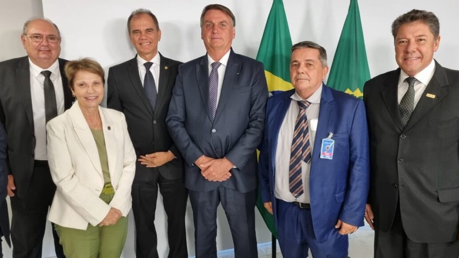 Bolsonaro recebe prêmio de honra ao mérito "Canavieiro do Brasil" pelos serviços prestados ao setor