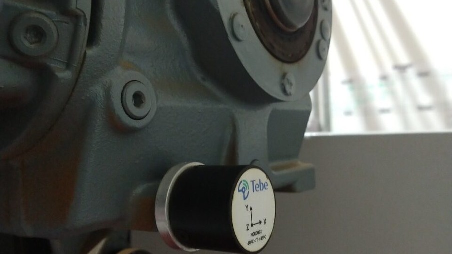 Sensor Tebe NXG coleta e monitora os dados de vibração e temperatura de máquinas