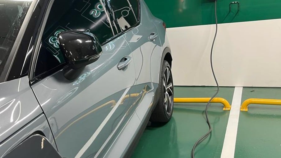 Novo estudo coloca carro híbrido flex a frente do elétrico em emissões de CO2