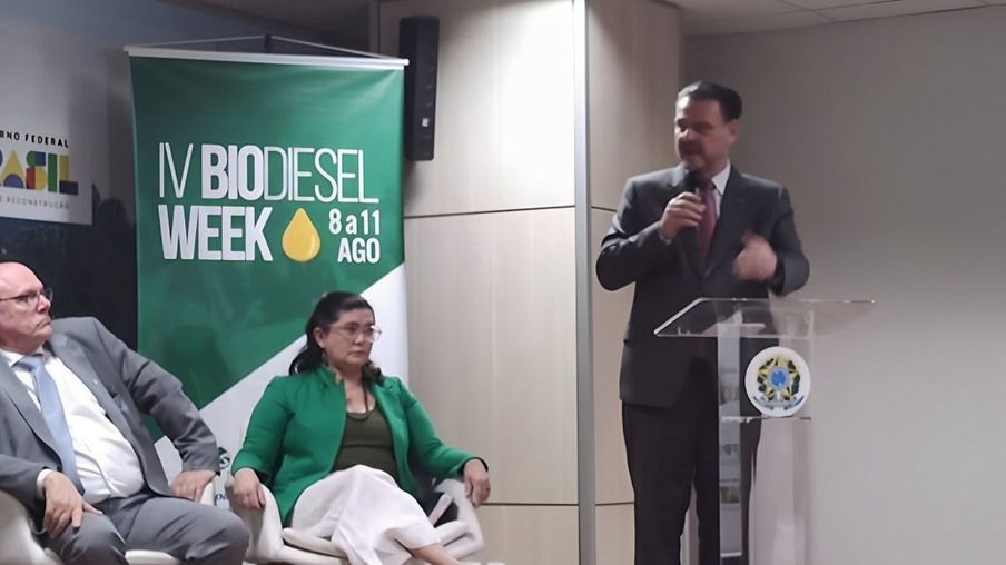 Ministro da Agricultura defende mistura de 20% de biodiesel ao óleo diesel