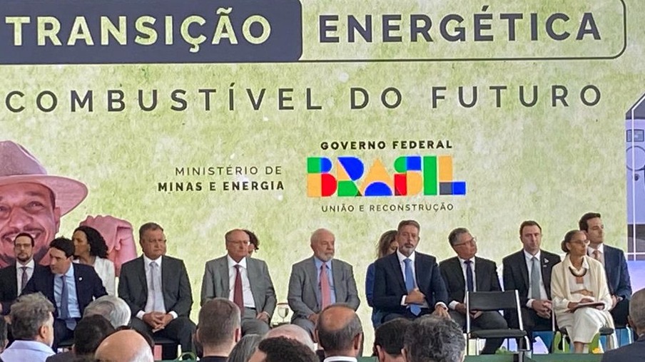 Feplana participa da assinatura do PL pelo Combustível do Futuro