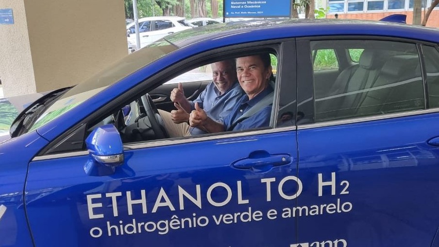 Feplana conhece estação-piloto e carro movido à hidrogênio através do etanol