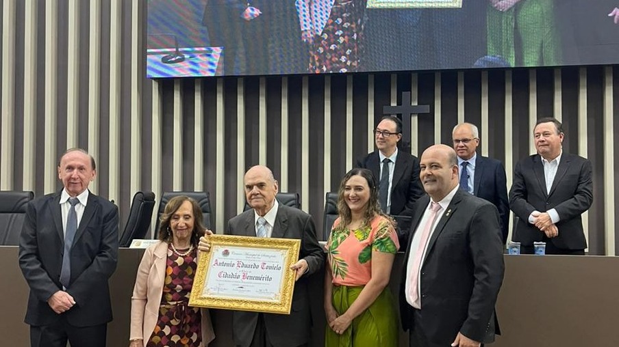 Antônio Eduardo Tonielo recebe condecoração e título de cidadão de Sertãozinho