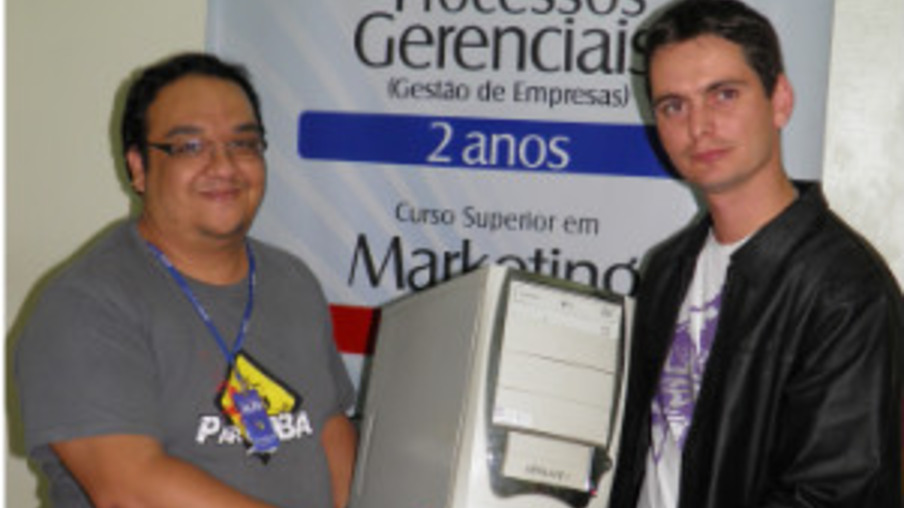 Sabarálcool faz doação de materiais de informática no Paraná
