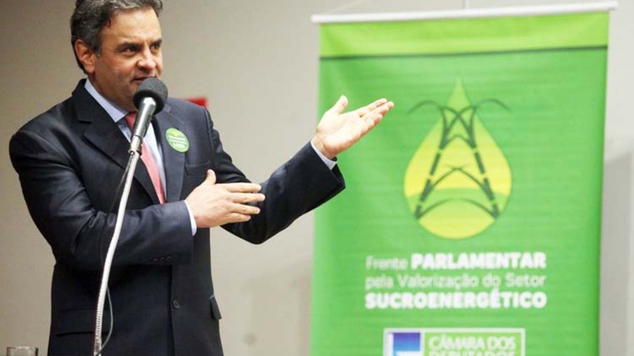 Aécio Neves cita retomada do "combustível verde-amarelo"