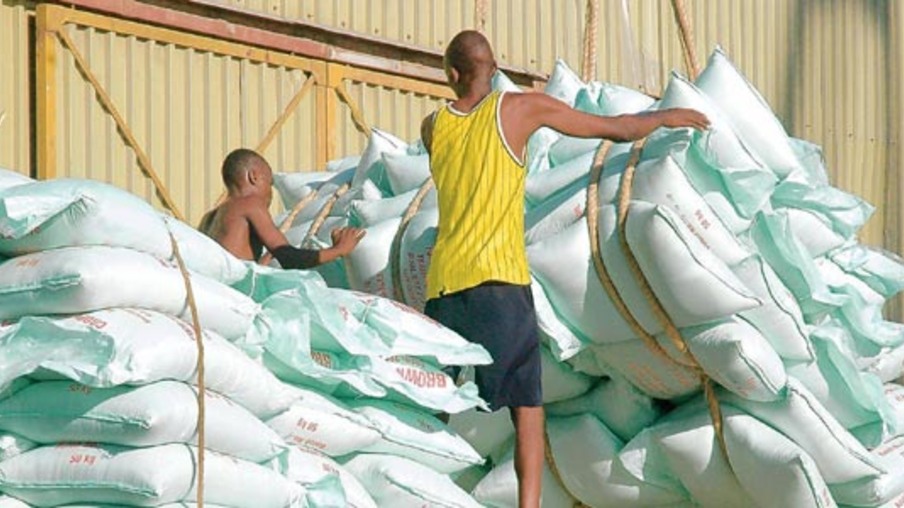 Importações de açúcar barato ameaçam produção de Uganda