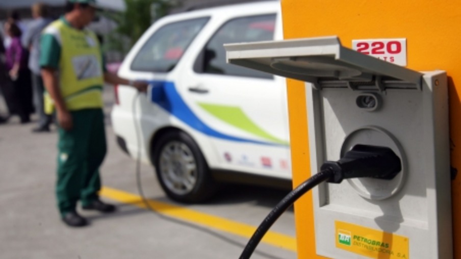 Descarbonização no setor de transportes até 2030 ocorrerá por através de biocombustíveis
