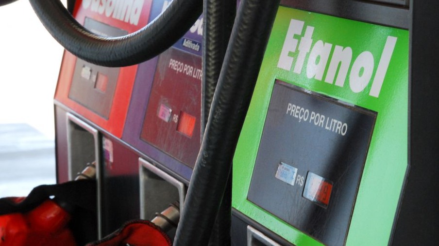 Governo corta previsão para a oferta de etanol
