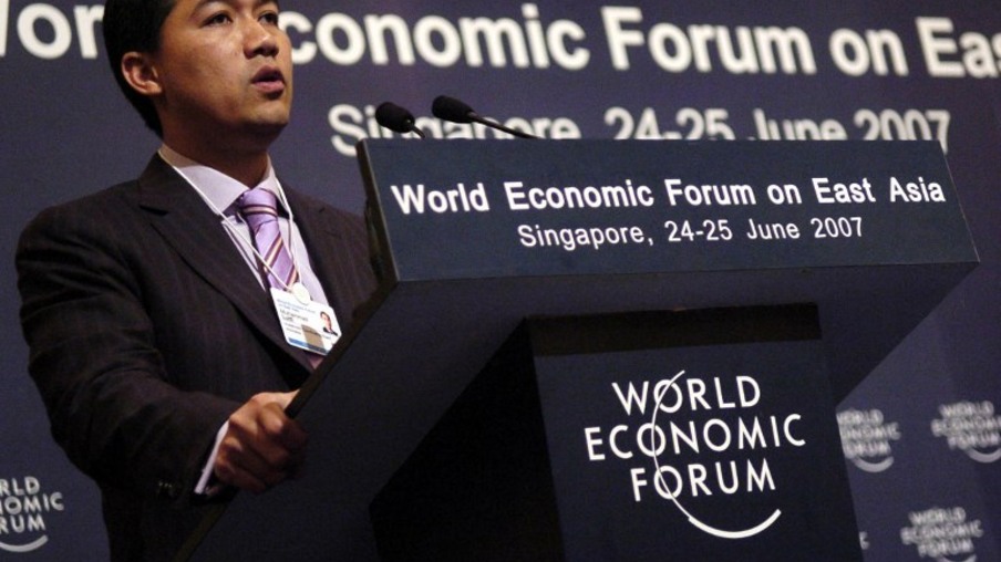 Muhammad Lutfi, Indonesia’s chairman of the Investment Coordinating Board (BKPM) speaks during the plenary session at the World Economic Forum 2007 in Singapore, 25 June 2007. Muhammad Lutfi bombarded delegates with a series of economic data on the country’s improving economic condition and said the government aims to reduce poverty to about 17 million people […]