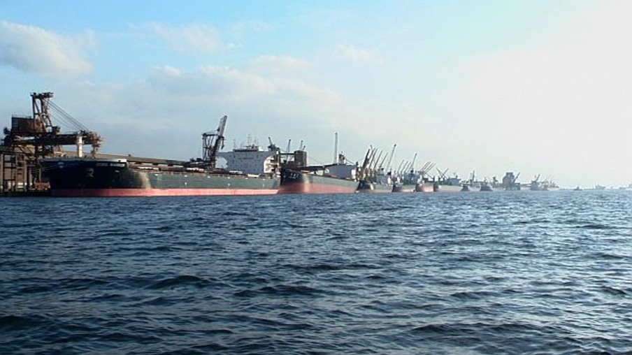 Fila de navios para embarque de açúcar nos portos do Brasil soma 25