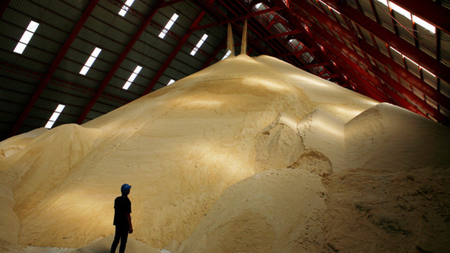 Organização Internacional do Açúcar prevê excedente global de 1,3 milhão de toneladas em 2014-2015