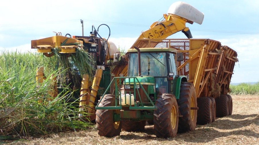 Indústria de máquinas agrícolas começa 2015 cautelosa