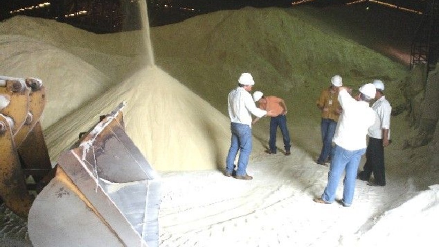Produção mundial de açúcar deve recuar 1,5%, prevê Seapa