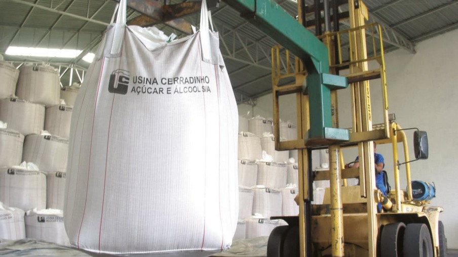 Queda na produção de cana elevará preço do açúcar em 2015, diz especialista