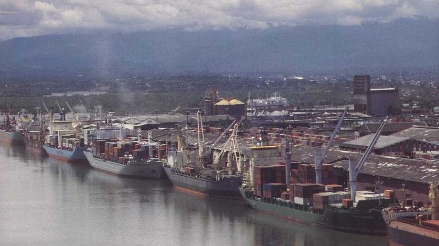 Fila de navios de embarque de açúcar nos portos sobe de 19 para 26