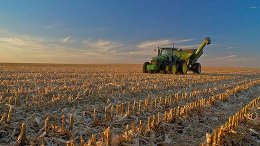 USDA projeta estoques de milho dos EUA em baixa e de soja em alta