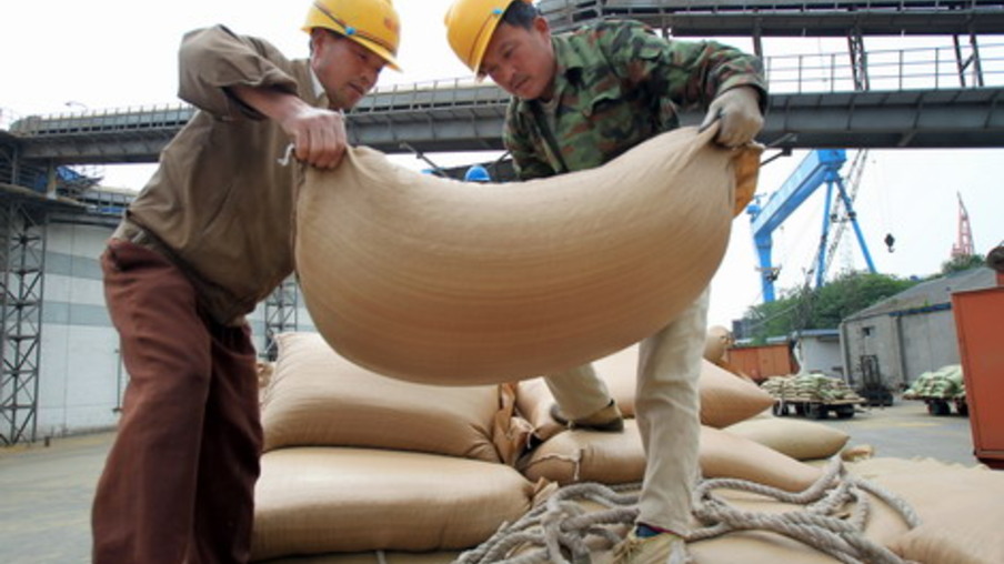 Brasil e Tailândia entregam um milhão de toneladas de açúcar para Ásia