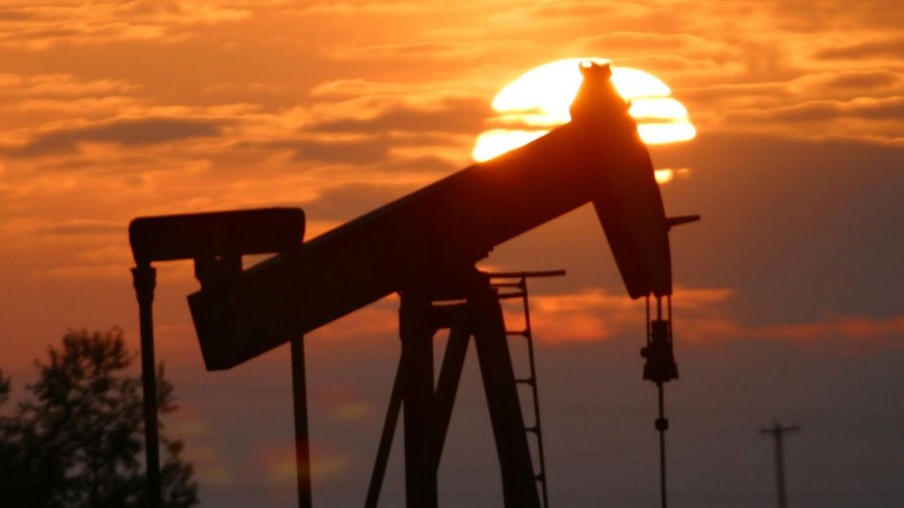 Queda do barril do petróleo faz preço de combustíveis recuar