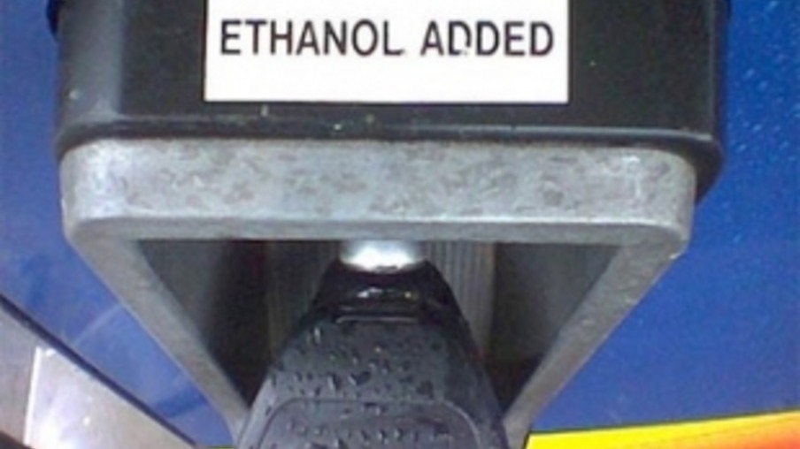 Galão de gasolina com etanol a US$ 0,85. Mas só hoje
