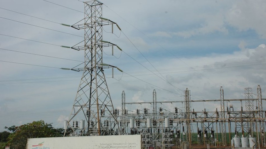 Distribuidoras de energia esperam para 6a-feira decreto sobre renovação de concessões