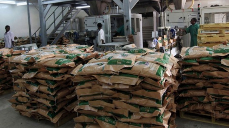 Ensacamento de açúcar em Cartum: importações do Sudão dispararam