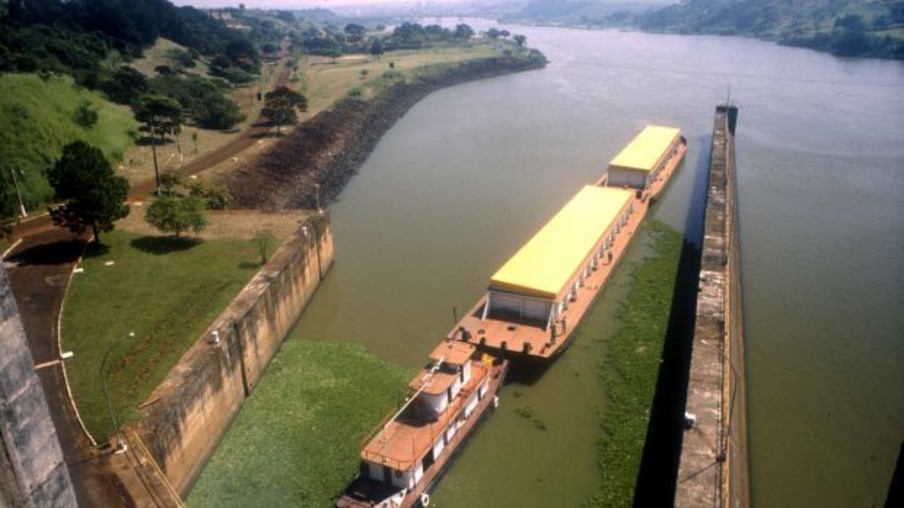 Barcaças voltam a passar pela hidrovia Tietê-Paraná após reabertura