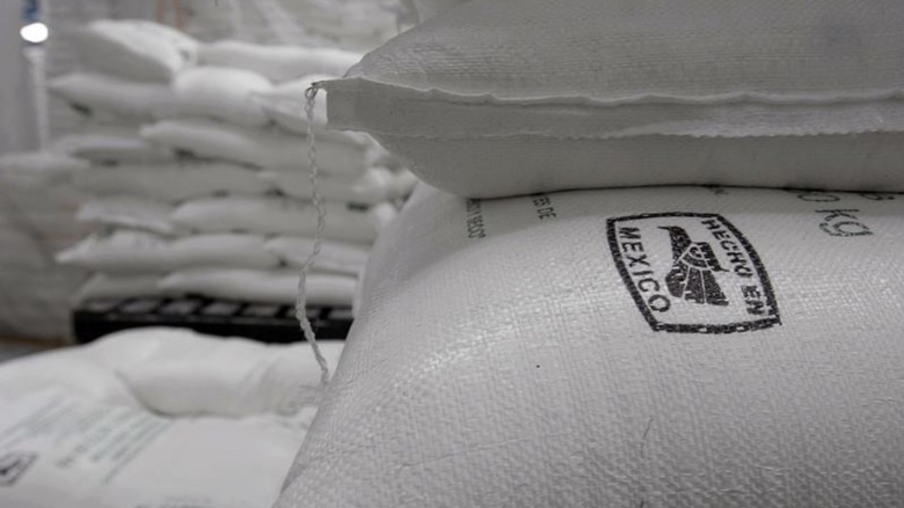 Vendas de açúcar tardias ajudam usinas endividadas do Brasil