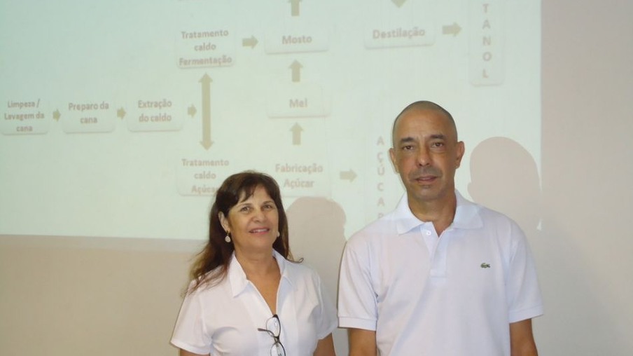Lina Vitti e Nadir Caetano ministram sobre a fermentação etanólica em Ribeirão Preto (SP)