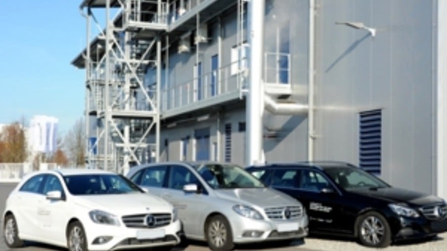 Mercedes-Benz testa etanol celulósico E20 em automóveis