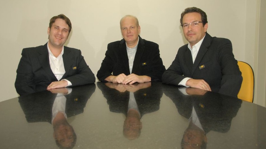 Da esquerda para direita: Douglas Ficher Fazanaro, diretor administrativo, Luiz Carlos Bróglio, diretor técnico comercial e Marcos Antônio Bróglio, diretor industrial