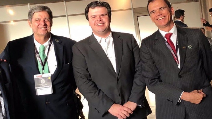 Da esquerda para a direita: Renato Cunha, o ministro Fernando Coelho Filho e Alexandre Andrade Lima (Foto: Divulgação)