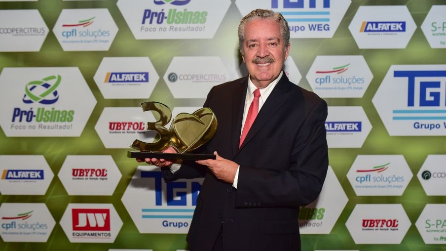 Presidente da Aguaí recebe o prêmio Businessman of the Year