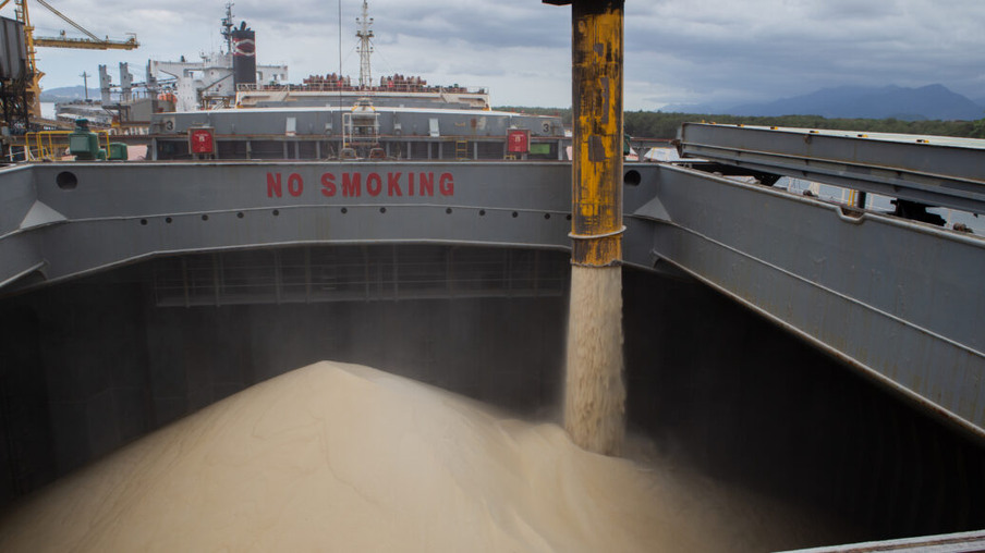 Aumenta ritmo de embarque de açúcar no Brasil em sinal de aquecimento da demanda