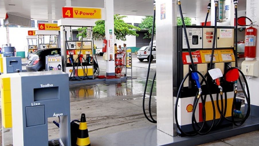 Preços dos combustíveis na refinaria nacional apresentam prêmio em relação à refinaria estrangeira