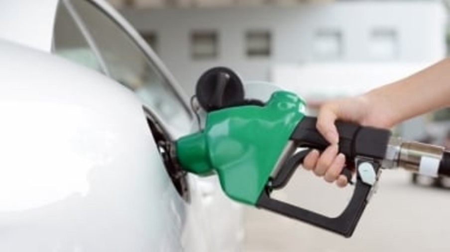 Preço médio do litro da gasolina e do etanol tem primeira queda simultânea aponta Ticket Log