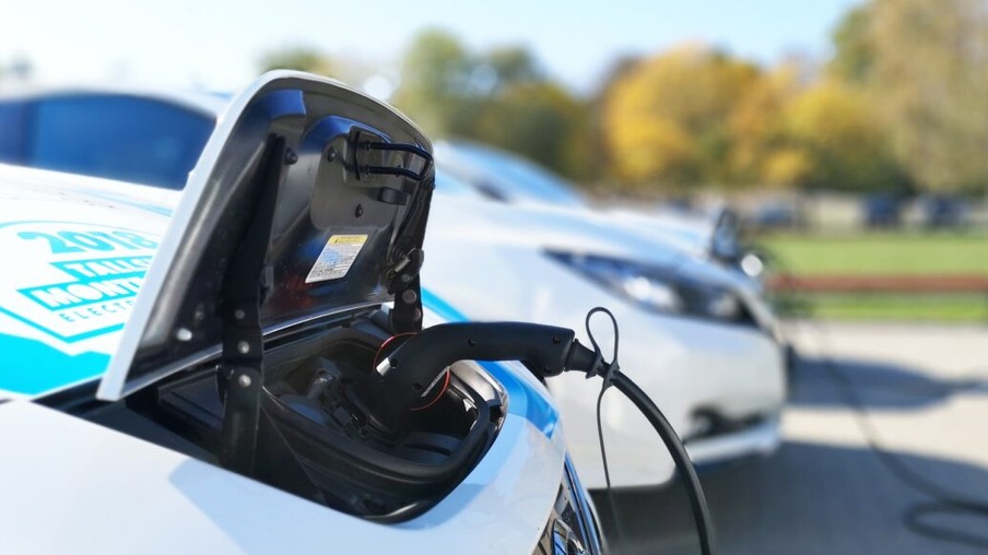 Incentivos para carros elétricos avançam no Senado