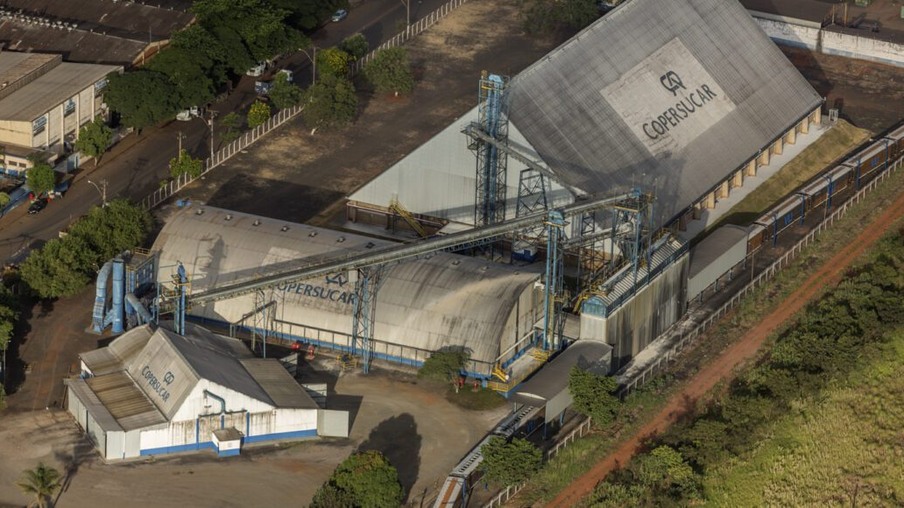 RIBEIRAO PRETO, SP - 19 ABRIL: Funcionarios da Copersucar, trabalham no Terminal Intermodal, em Ribeirao Preto, em 19 de abril de 2016. (Foto: Na Lata)