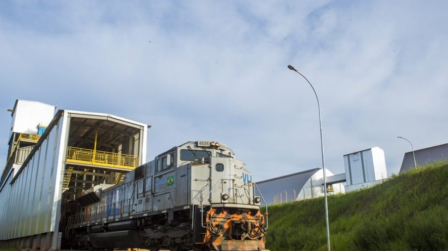 FS e VLI realizam operação pioneira de transporte de etanol de milho pela Ferrovia Norte-Sul