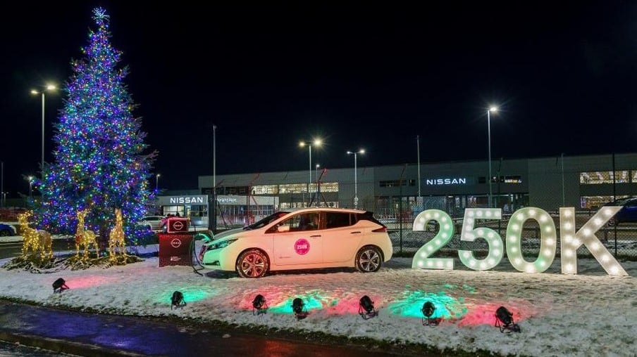 Nissan LEAF fornece energia para iluminação de Natal