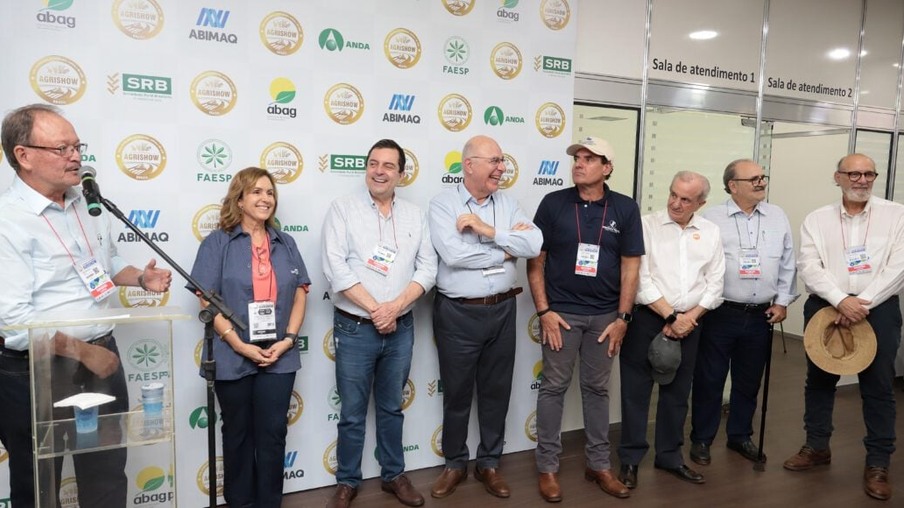 Agrishow homenageia pesquisadora da Embrapa por sua contribuição ao agro brasileiro