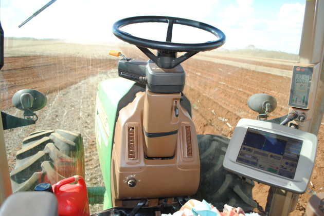2011-02-24 GPS Agricultura Precisao Maquina Plantio Usina Guaira (13)
