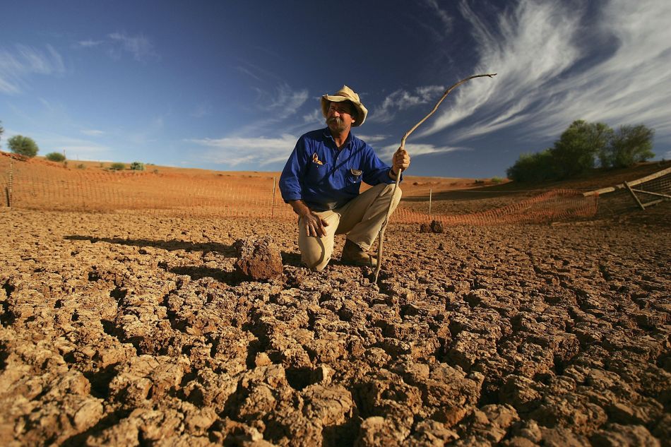 LEIGH CREEK, AUSTRALIA – JUNE 7: Stockman Gordon Litchfield from Wilpoorinna sheep and cattle station surveys the bottom of a dry dam on his property on June 7, 2005 in Leight Creek, Australia. Australia is enduring its worst drought in decades and with the combined affect of increasing temperatures and the El Nino weather phenomenon […]