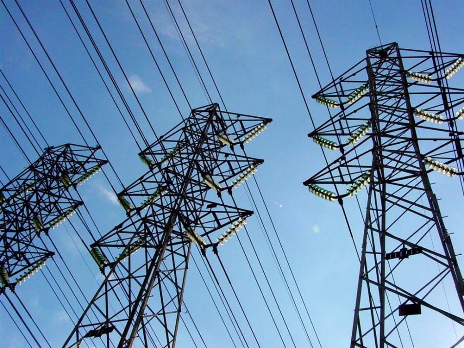 Governo fará leilões de linhas de transmissão de energia com menos lotes