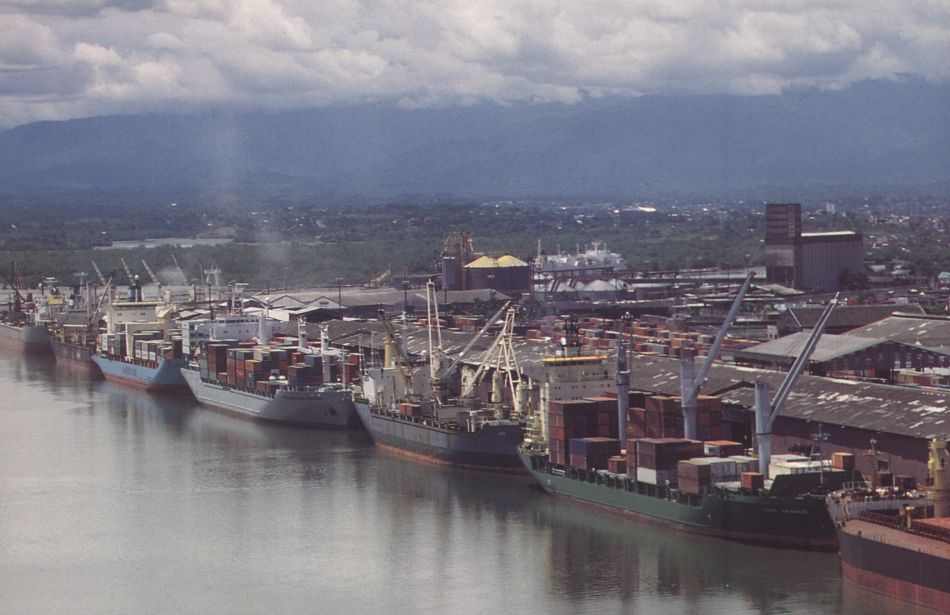 Fila de navios de embarque de açúcar nos portos sobe de 19 para 26