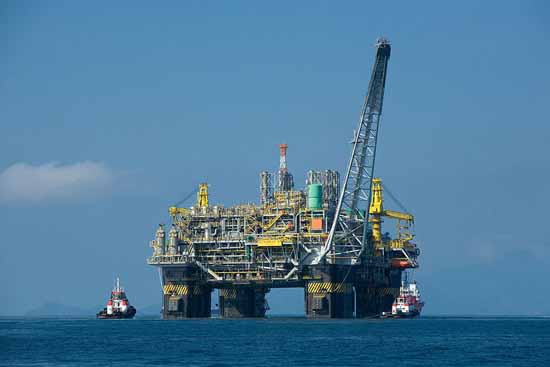 Gigantes do petróleo vão cortar investimentos novamente em 2016