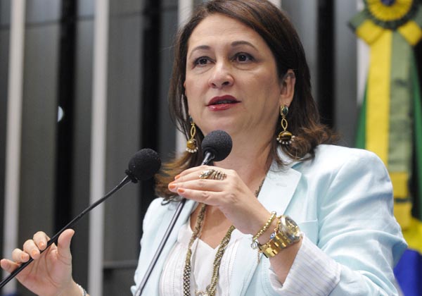 Em discurso na tribuna do Senado, senadora Kátia Abreu (PSD-TO)
